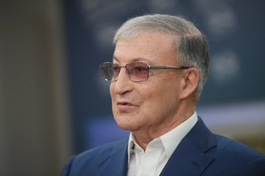 Сатирика Семена Альтова готовят к операции в больнице Петербурга