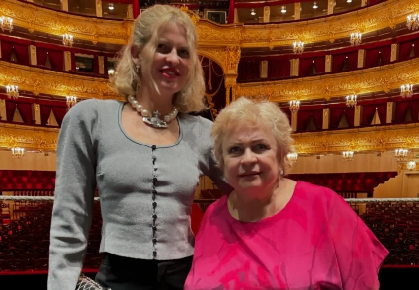 Полина Киценко с мамой и дочерью, Мария Лобанова и Анна Бутман посетили оперу "Семён Котков" в Большом театре, которую поставил сотрудник АП Сергей Новиков